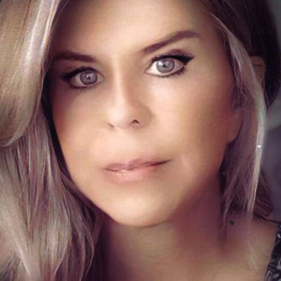 🦋Meet your Posh Seller, Sharon: Make an offer! - Picture 11 of 11